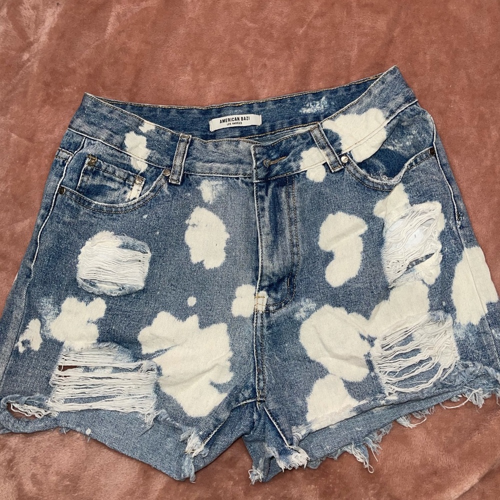 BLEACHED HIGH WAISTED DENIM SHORTS